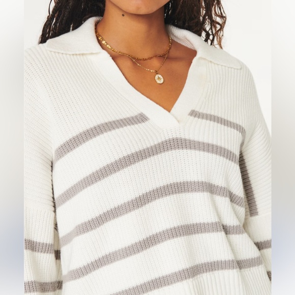 HOLLISTER | White and Navy Striped Easy Polo Collar Sweater - Picture 4 of 11